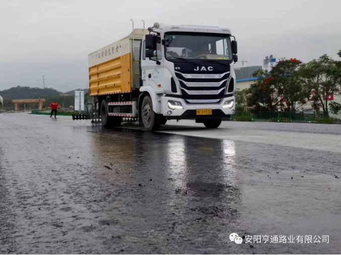 祝賀我司深汕西項(xiàng)目透層、封層試驗(yàn)段圓 滿成功